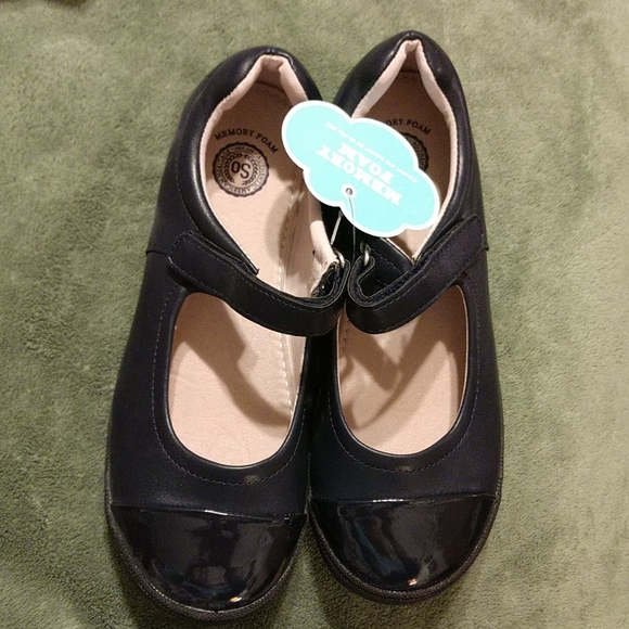 Shoes - Picture 2 of 5